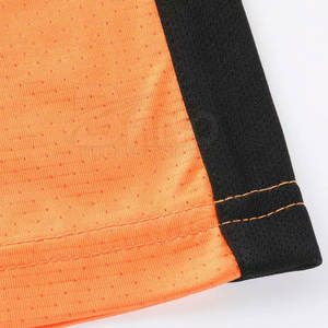 Uniforme de Fútbol para Hombre a Precio de Mayoreo, Uniforme Deportivo Personalizable 100% Poliéster, Nombre del Equipo Personalizado, Diseño Propio Disponible - Product Image 4