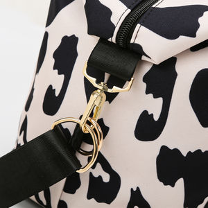 Bolsa de gimnasio de lona con logotipo personalizado, multifuncional, ligera, de nailon, de alta calidad, impermeable, de moda, con cierre de cremallera - Product Image 2