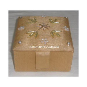 Boîtes à bijoux de broderie à la main avec finition et gamme de prix bas perlées avec un brillant fin pour la vente en gros et le fournisseur - Product Image 1