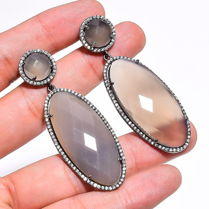 Boucles d'oreilles ovales grises fumées faites à la main avec bordure en cristal pavé |   Bijoux élégants et raffinés pour femmes - Product Image 1