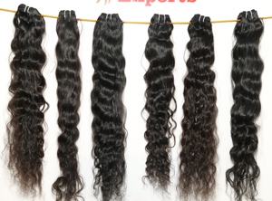 100% Extensions de cheveux de temple indien vierges longues ondulées de couleur naturelle non traitée faisceaux alignés sur les cuticules avec des perruques de style bouclé - Product Image 4