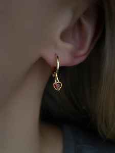 Elegantes Pendientes de Aro Huggie con Rubí Rojo, Plata de Ley 925 Chapada en Oro, Lindos Pendientes de Fiesta, Estilo Vintage, Regalo para Ella - Product Image 6