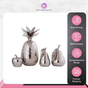 Velas de cera de soja de calidad superior en soportes redondos de latón con acabado antiguo al por mayor, tarros decorativos para velas hechos en la India - Product Image 4