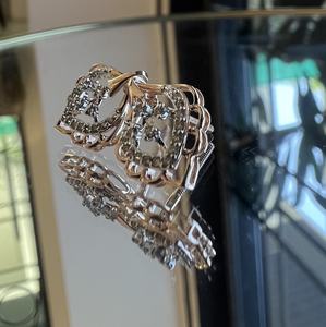 ต่างหูเพชรแท้ทรงเหลี่ยมแบบมินิมอล งานสั่งทำพิเศษ ดีไซน์หรูหรา ทองคำแท้ 18K รับรองโดยผู้เชี่ยวชาญ ทนทาน - Product Image 6