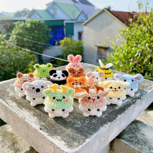 Llavero Clásico Tejido a Crochet con Animal Amigurumi, Accesorio de Hilo Hecho a Mano, Cambia de Color, Forma Personalizada, Encanto Adorable y Lindo - Product Image 2