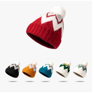 Casquettes Bennie tricotées chaudes Jacquard de toutes les tailles et couleurs disponibles Motifs Scène de plage avec logo personnalisé bonnets de bonnet - Product Image 4