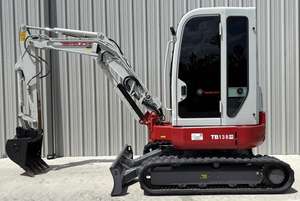 ENVÍO GRATUITO Miniexcavadora TAKEUCHI T138FR 674H, Motor Diésel de 27 HP, Cabina Cerrada con Aire Acondicionado, Aprobado por EPA y CE, Sistema Hidráulico Auxiliar, PLC - Product Image 5