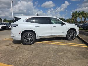Buick Enclave Avenir 2026 con Tracción Delantera, Transmisión Automática de 8 Velocidades, Tipo Crossover - Product Image 2