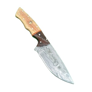 Éminceur de chasse en acier damas à la main design personnalisé couteau à lame fixe manche en bois avec étui en cuir gratuit - Product Image 1