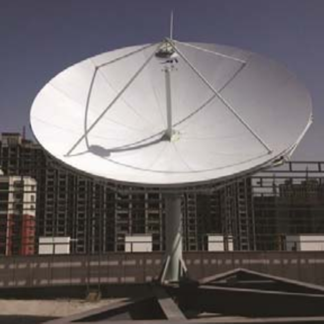 SatHarbor FA450 4.5m C/Ku Dual-Band Ring-Focus VSAT Antenna 43.5/53.5 DBi Gain 73 DB Isolation 200 km/h Survival Wind Rating