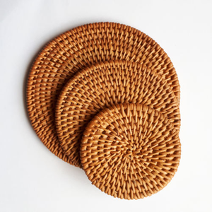 Plato Clásico de Mimbre Hecho a Mano, Decoración Rústica para el Hogar y la Cocina, Decoración y Regalo para Días Festivos, Hecho en Vietnam - Product Image 1