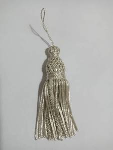 พู่ห้อยประดับเสื้อในโบสถ์ขนาด12ซม. สีทองเงิน2025ดีไซน์ใหม่ - Product Image 2