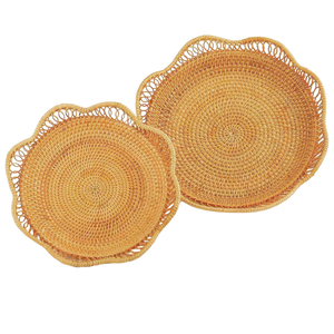 Grands et petits plateaux en rotin incroyablement fabriqués, idéaux pour servir élégamment des aliments, des fruits et des articles décoratifs en toute occasion - Product Image 1