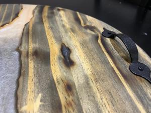 Planche en résine et bois faite à la main, idéale pour le fromage, les fruits, le pain, les amuse-gueules et comme cadeau pour un déménagement ou des occasions spéciales - Product Image 5