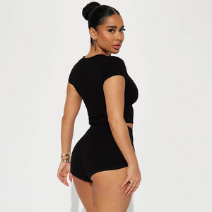 Ensemble 2 pièces pour femme, haut court noir et short, col rond ajusté, pour tenue décontractée, streetwear ou vêtements de sport - Product Image 2