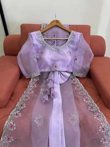 Fiesta Boda Desgaste Nuevo diseñador Organza Seda Fantasía Hermosa Secuencia pesada e hilo Bordado Trabajo Sari y blusa - Product Image 5