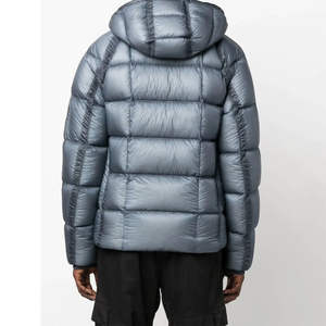 Veste matelassée de luxe pour homme, de haute qualité, conçue sur mesure, épaisse, brillante, en duvet, chaude, streetwear, fabrication OEM - Product Image 5