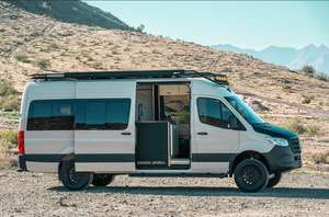 Autocaravana de lujo Mercedes-Benz Sprinter 2019 usada para acampar. - Product Image 5