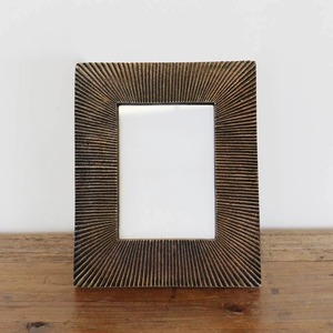 Cadre photo en métal en laiton de qualité supérieure avec surface plane et finition élégante, parfait pour une utilisation dans la chambre ou le salon - Product Image 4