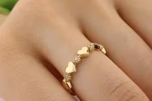 Bague coeur en or jaune 14K Bague de fiançailles en diamant de laboratoire Bijoux de Saint Valentin Cadeau pour elle Bague empilable coeur d'amour - Product Image 3