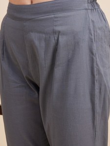 Ensemble Kurti en coton brodé élégant pour femme, coupe classique, idéal pour l'été et les occasions festives, disponible en gros - Product Image 4