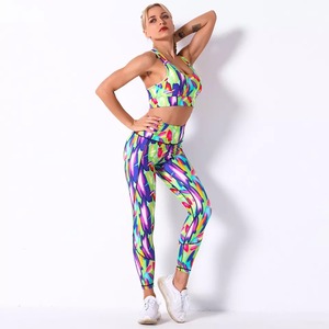 Setelan 2 Potong Wanita, Desain Terbaru Ringan Kustom Sublimasi dengan Bra Cetak Kasual dan Legging Olahraga - Product Image 6