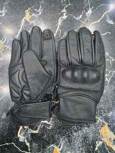 Gants de moto en cuir personnalisés avec logo et couleurs sur mesure - Gants de sport durables pour l'extérieur avec compatibilité tactile - Product Image 5