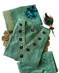 Ensemble Kurti pantalon droit vintage en rayonne pour femmes avec dupatta Collection Vêtements de fête Salwar à prix de gros - Product Image 1