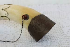 Corne à boire sculptée et polie de qualité supérieure, en corne de buffle écologique, style animalier, avec étui en cuir, souvenir du Uttar Pradesh - Product Image 6