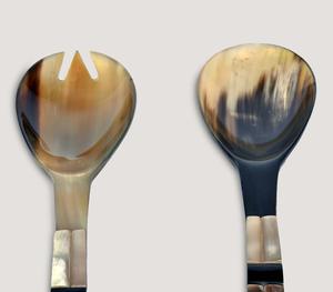 Ensemble de service à salade de luxe artisanal en corne et os naturels avec incrustation de mosaïque unique, poignées texturées géométriques, grand mélangeur - Product Image 6