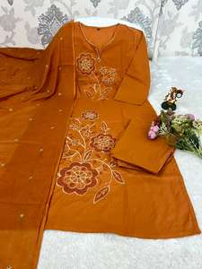 Kurti Tradicional de Algodón de Alta Calidad para Mujer con Pantalón, Dupatta y Bordado para Fiestas de Verano, Hecho en India - Product Image 5