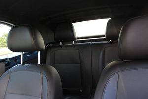 Offre exceptionnelle : Volkswagen Beetle 2 d'occasion, modèle 2019, propre et en excellent état. 0 T S C o n v  e r tible FWD Prêt à être expédié - Product Image 4