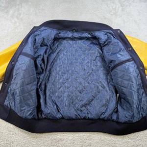 Chaqueta Varsity con Botones de Primera Calidad, Cuello Alto y Mangas de Cuero Vacuno en Fratres Sports - Product Image 2