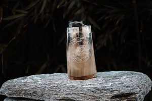 แก้วมักลายเฟเนียร์รูปหมาป่าทำด้วยมือจากอินเดียแก้วดื่มสไตล์ไวกิ้งไม่ซ้ำใครโดยงานฝีมือช่างฝีมือ - Product Image 4