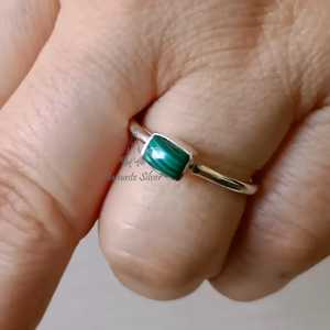 Bague en argent sterling 925 avec malachite, faite à la main, délicate, bijou de promesse avec pierre précieuse naturelle verte en forme de coussin, mode raffinée - Product Image 4