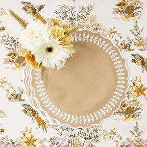 Sets de table en lin design brodés selon des techniques traditionnelles pour les salles à manger classiques et contemporaines - Product Image 6