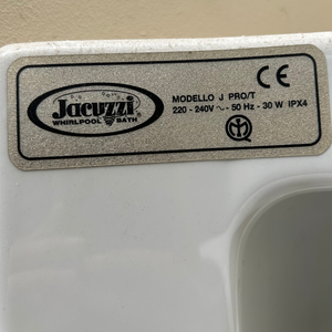 Panel de ducha de esquina de marca italiana de renombre, montado en la pared, con cabezal de lluvia, chorros de hidromasaje, asiento integrado y sistema mezclador. - Product Image 4