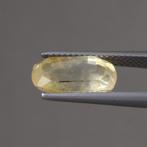 Pierre précieuse en vrac saphir jaune naturel 12.5x8mm coupe ovale 6.05 carat IGI certifié pour les effets de lumière fabrication de bijoux fins faits à la main - Product Image 2