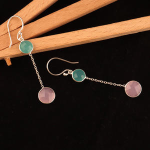 Boucles d'oreilles Dainty Vintage à deux pierres précieuses Calcédoine taillée avec chaîne Style Lunette Laiton Plaqué Argent Gouttes Légères - Product Image 4