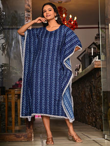 Vestido Kaftan de Mujer, Azul Estampado, 100% Algodón Tejido, con Mangas Murciélago, Cuello Redondo, Cintura Natural, Borde de Encaje, Tejido Transpirable - Product Image 3