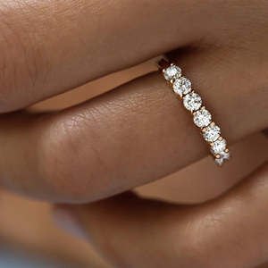 แหวนเพชรโมอีสแบบตัดครึ่งรอบพรีเมี่ยมของขวัญสำหรับแหวนเพชรโมอิสยอดนิยมของเธอ - Product Image 5