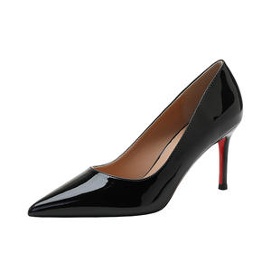 Tacones Altos de Mujer, Elegantes y Versátiles, de Charol, con Punta en Pico, Corte Bajo, Suela Roja, para Uso Diario o Formal - Product Image 3