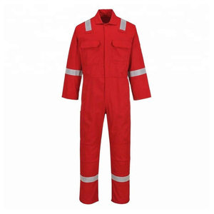 Ensemble fonctionnel de vêtements de travail pour hommes avec plusieurs poches et tissu renforcé pour transporter des outils et des accessoires commodément - Product Image 3