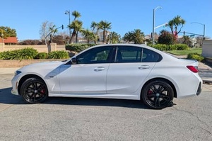 BMW 330e hybride rechargeable 2023, très bien équipée, intérieur rouge Tocara - Product Image 2