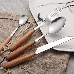 Couverts en acier inoxydable durable et en bois conçus pour une prise en main de qualité supérieure et une utilisation ergonomique pendant les repas ou les fêtes - Product Image 2
