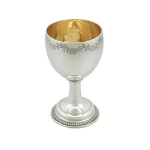 Brass chalice với Antique bạc & sáng bóng đánh bóng hoàn thiện vòng hình dạng dập nổi thiết kế cơ sở Chất lượng cao cho uống