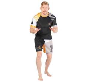 Camisa de compresión de sublimación Rashguard de poliéster de manga larga para hombre con logotipo personalizado OEM para uso en gimnasio de surf deportivo MMA - Product Image 1