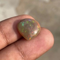 Opale noire de laboratoire taille cœur, effet de jeu de couleurs orange, cabochon de pierre précieuse en vrac, opale éthiopienne pour la fabrication de bijoux, bagues et pendentifs