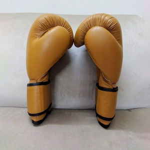 Gants de boxe professionnels personnalisés pour l'entraînement Nouveau design avec logo Gants de sport MMA pour adultes Gants en cuir du Pakistan - Product Image 6