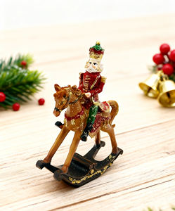Figurine en polyrésine du Nouvel An <span class=keywords><strong>le</strong></span> <span class=keywords><strong>Casse</strong></span>-<span class=keywords><strong>Noisette</strong></span> sur Statuette <span class=keywords><strong>de</strong></span> cheval à bascule Ornement <span class=keywords><strong>de</strong></span> Noël - Product Image 1